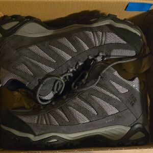 Columbia Men's Black and Gray Athletic Shoes